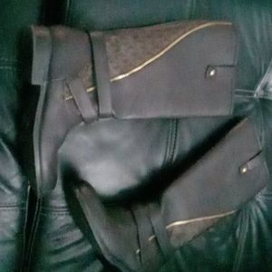 Michael Kors boots size 2